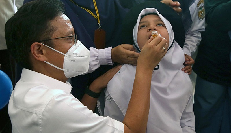 Menkes Teteskan Vaksin Polio kepada Pelajar SD - Bagian 2