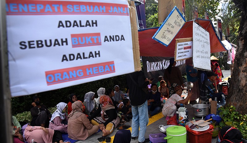 Korban Penggusuran Kampung Bayam Mengungsi ke Balai Kota Jakarta - Bagian 1