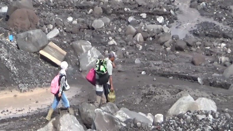 Jalur Alternatif Curah Kobokan Ditutup Usai Erupsi Gunung Semeru