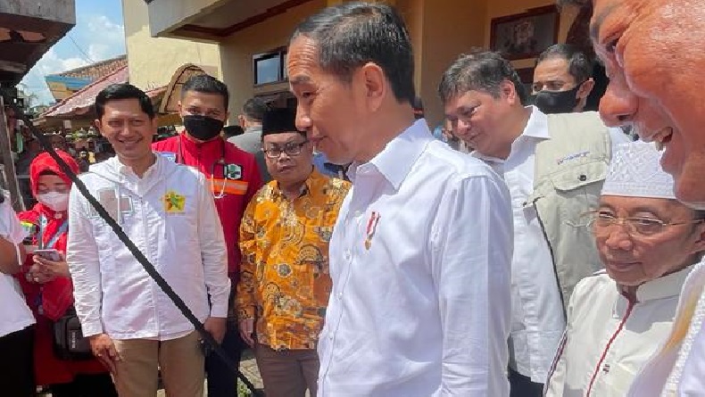 Presiden Jokowi Didampingi Airlangga Pastikan Kawasan Relokasi Korban Gempa Cianjur Aman