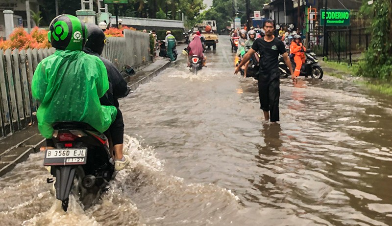 Depok Hujan Deras, Jalanan Cimanggis Terendam Banjir  - Bagian 2