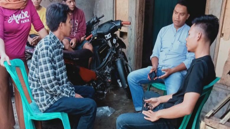 title Didatangi Pembeli, Pemilik Kios di Bima Kota Dihipnotis hingga Rugi Rp75 Juta Didatangi Pembeli, Pemilik Kios di Bima Kota Dihipnotis hingga Rugi Rp75 Juta
