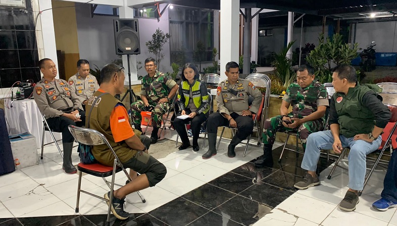 Gunung Semeru Erupsi, Petugas Gabungan Dirikan Posko Darurat