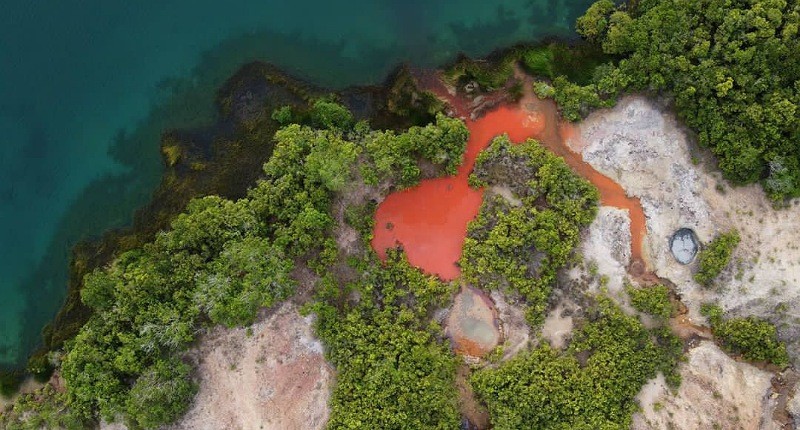Mengenal Danau Minyak di Lampung, Terlihat Cantik saat Airnya Berubah Warna Merah 
