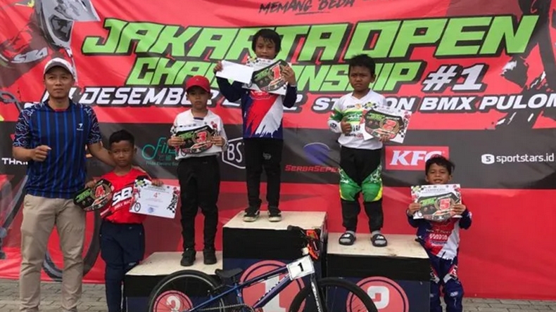 Bikin Bangga! Bocah 7 Tahun Asal Sumbar Juara Balap Sepeda BMX Internasional