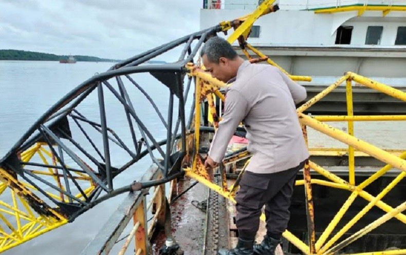 Crane Patah Di Pelabuhan Kumai, 1 ABK Tewas Tertimpa