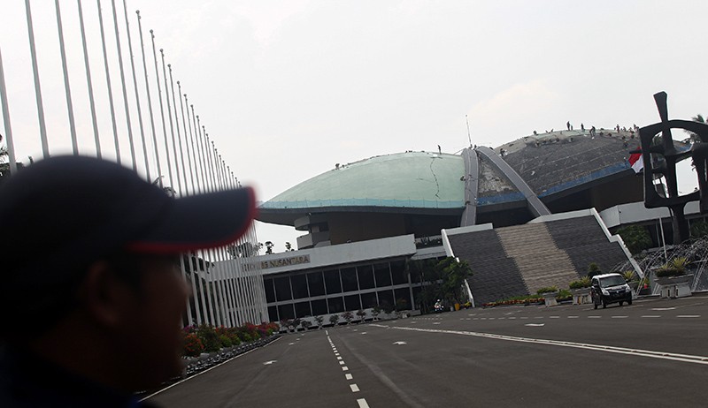 Progres Perbaikan Atap Gedung Kura-Kura DPR yang Telan Biaya Rp4,5 M - Bagian 3