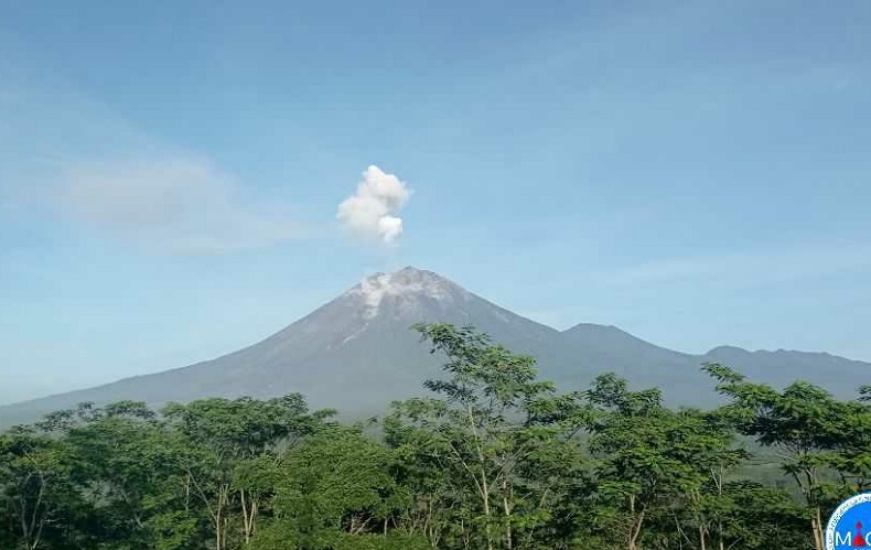 Gunung Semeru Luncurkan Abu Vulkanis Selasa Pagi dan Alami 22 Gempa Letusan