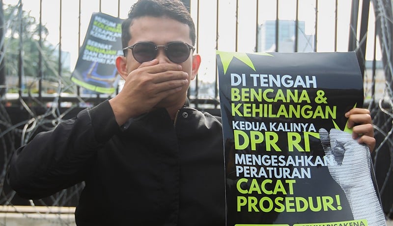 Massa Aksi Tolak Pengesahan RKUHP Bangun Tenda di Depan DPR - Bagian 3
