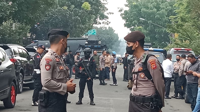 Agus Sujatno Pelaku Bom Bunuh Diri Polsek Astana Anyar Tukang Parkir Di ...