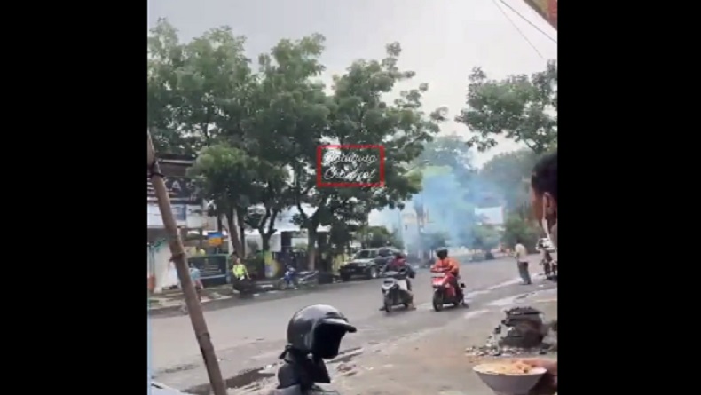 Potongan Tubuh Pelaku Bom Bunuh Diri Berserakan di Depan Mapolsek Astanaanyar Bandung