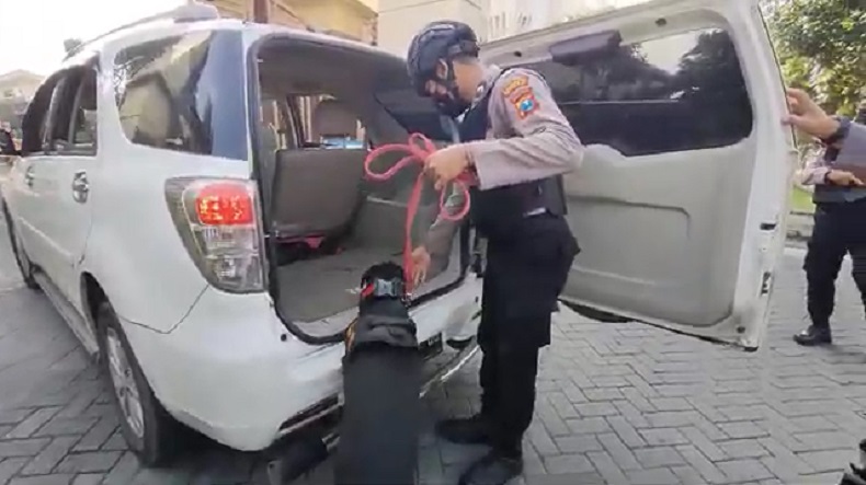 Polresta Sidoarjo Sweeping Tamu Imbas Bom Bunuh Diri di Polsek Astana Anyar