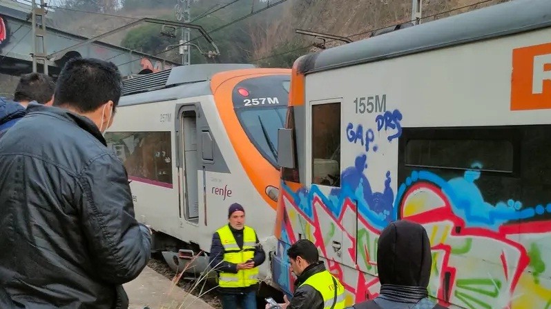 Tabrakan Kereta di Stasiun dekat Barcelona, 155 Orang Terluka 