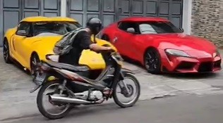 Viral Pemotor Dorong Motor Supra di Depan Mobil Supra, Netizen: Sesupra namun Tak Sama