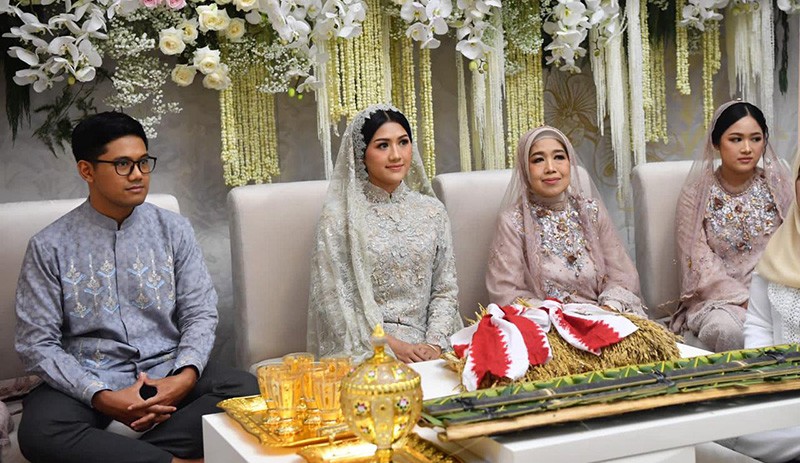 Cantiknya Erina Gudono, Calon Istri Kaesang Pangarep Ikuti Khataman Alquran - Bagian 2