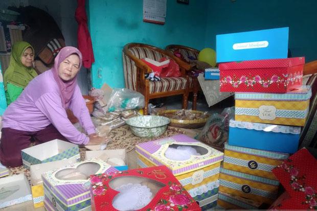 Ibu-Ibu PKK di Sekitar Rumah Erina Bikin Nasi Tasyakuran untuk Tetangga