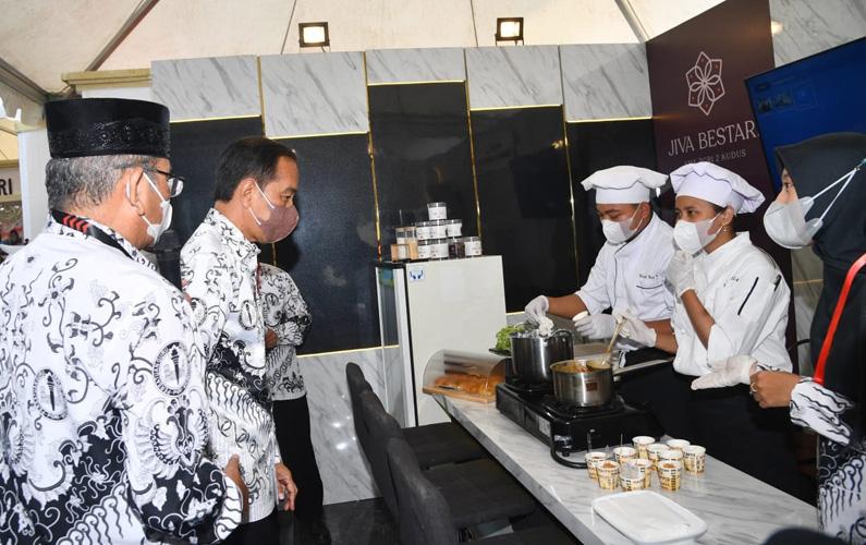 Jokowi dan Ganjar Apresiasi Kreativitas Siswa 2 SMK PGRI di Kudus 