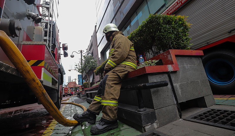 Gedung Kemenkumham Kebakaran, 25 Mobil Damkar Dikerahkan - Bagian 3