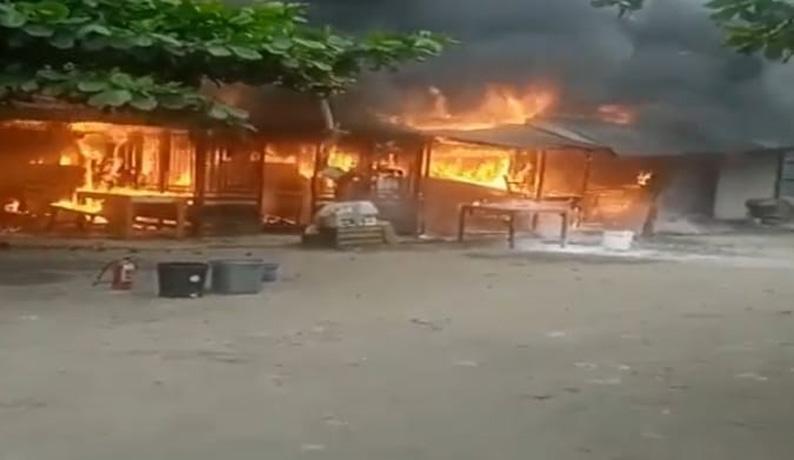  8 Kios di Pasar Ngaliyan Semarang Ludes Terbakar, Kerugian Ditaksir Ratusan Juta Rupiah