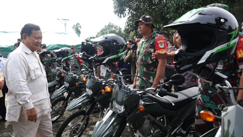 Menhan Prabowo Beri 20 Motor ke Babinsa Kodim 0608/Cianjur untuk Permudah Bantu Korban Gempa