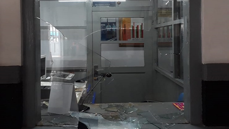 Dilarang Naik KA Pangrango Sukabumi karena Belum Divaksin, Penumpang Pecahkan Kaca Loket