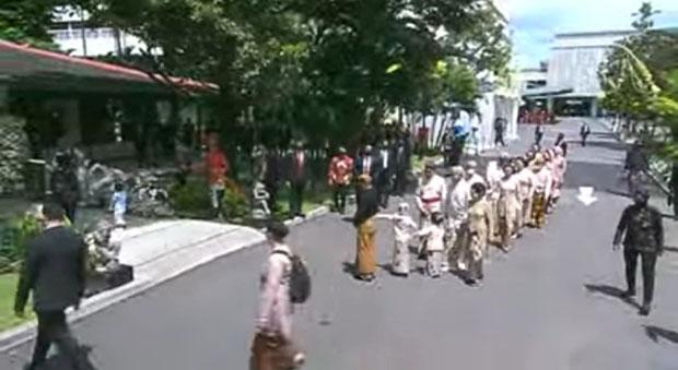 title Begini Tingkah Lucu Jan Ethes Bergaya Bak Paspampres di Akad Nikah Pamannya Begini Tingkah Lucu Jan Ethes Bergaya Bak Paspampres di Akad Nikah Pamannya