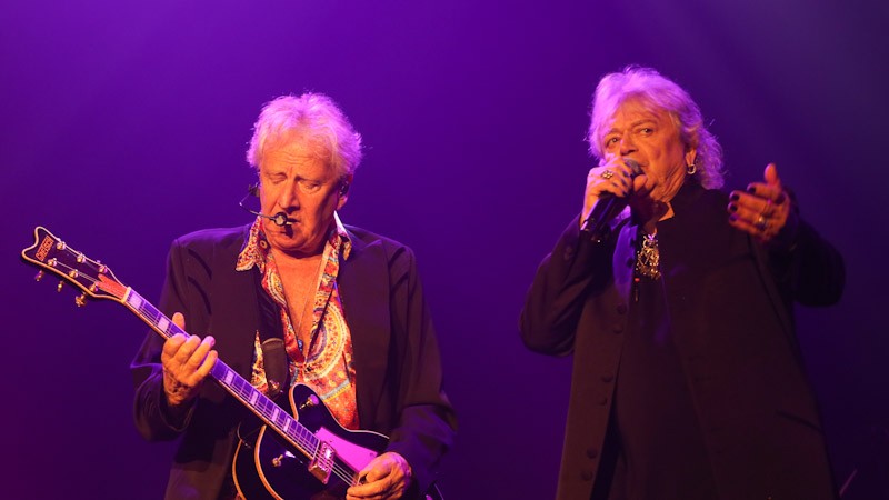 Konser Air Supply Bawa 15 Lagu Hibur Penggemar  - Bagian 1