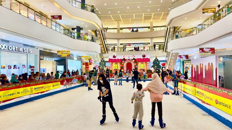 Serunya Bermain Ice Skating di Mal Ciputra Tangerang Bertema Christmas on Ice - Bagian 3