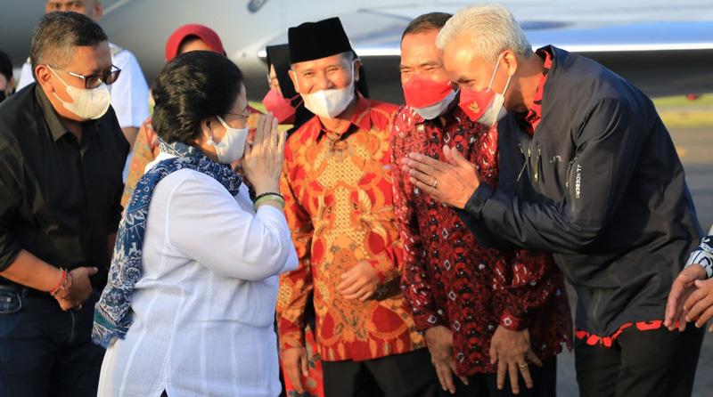 Momen Ganjar Jemput Megawati yang Akan Hadiri Pernikahan Kaesang-Erina di Solo