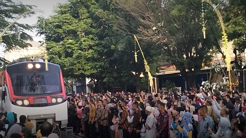 Jelang Prosesi Ngunduh Mantu, Loji Gandrung Solo Dipenuhi Warga