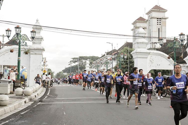 title Keren, 2.000 Orang Berlari Susuri Malioboro Keren, 2.000 Orang Berlari Susuri Malioboro