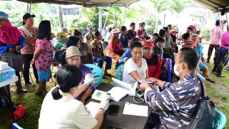 title Warga di TPA Sumompo Manado Dapatkan Pelayanan Pengobatan Gratis Lantamal VIII Warga di TPA Sumompo Manado Dapatkan Pelayanan Pengobatan Gratis Lantamal VIII