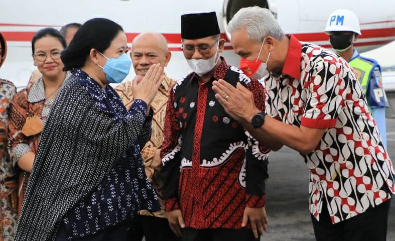 Hadiri Resepsi Pernikahan Kaesang-Erina, Puan Maharani Disambut Ganjar Pranowo di Bandara