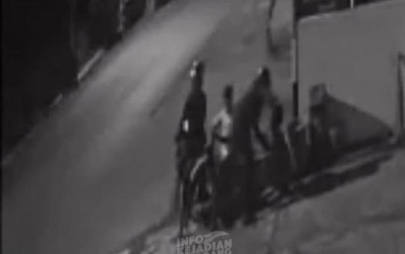  Terekam CCTV, Kawanan Begal Rampas HP dan Aniaya 2 Remaja di Gunungpati Semarang