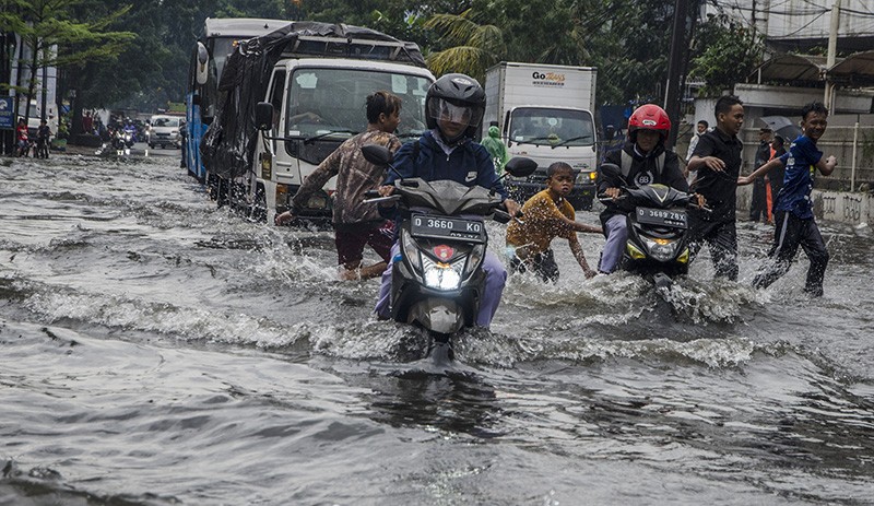 Kawasan Kopo Bandung Sering Kebanjiran akibat Drainase Buruk - Bagian 1