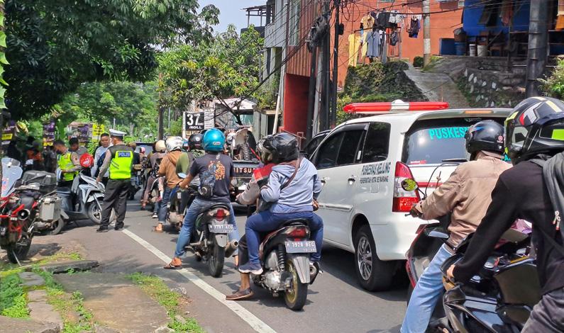 Awas! Ada Tumpahan Solar di Ruas Jalan Gombel Lama Semarang