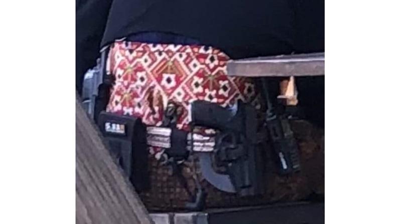 Heboh Pria Berpakaian Jawi Jangkep Bawa Pistol Terselip di Pinggang Hadiri Resepsi Kaesang-Erina 