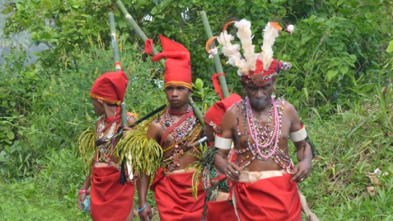 title Deretan Suku Mendiami Dataran Maluku, Tersebar di Pulau Ambon hingga Kepulauan Kei Deretan Suku Mendiami Dataran Maluku, Tersebar di Pulau Ambon hingga Kepulauan Kei