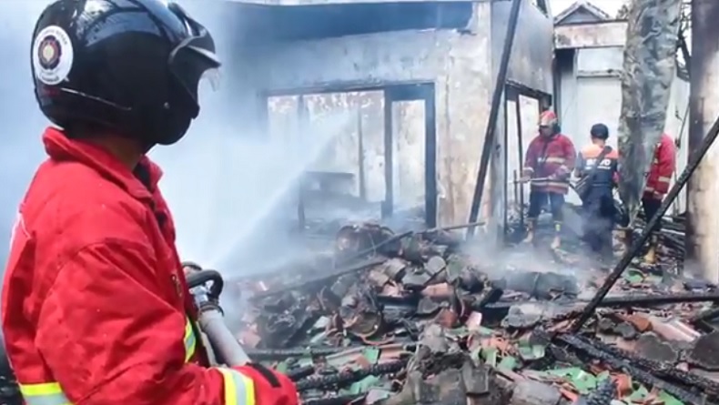 Vila di Sanur Terbakar, Percikan Api sempat Kena Tempat Ibadah Warga