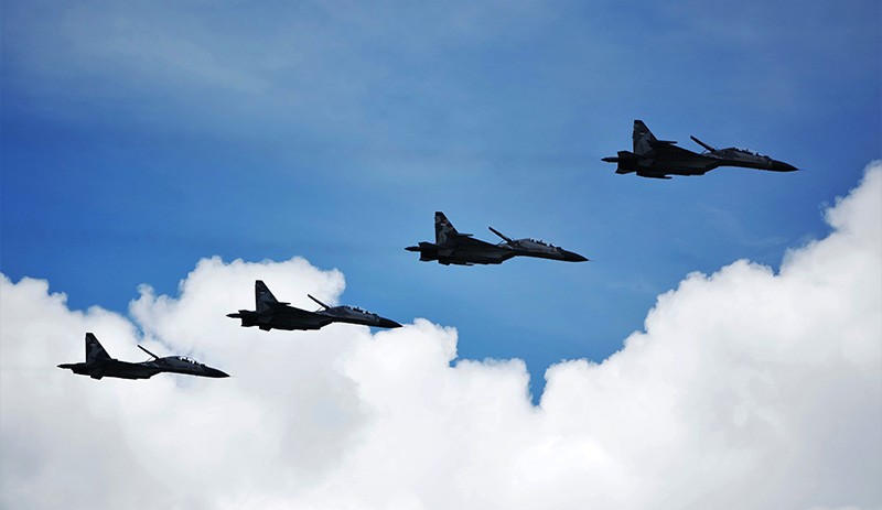 TNI AU Kirim 4 Pesawat Tempur Sukhoi ke Wakatobi Tembakkan Bomb Burst - Bagian 3