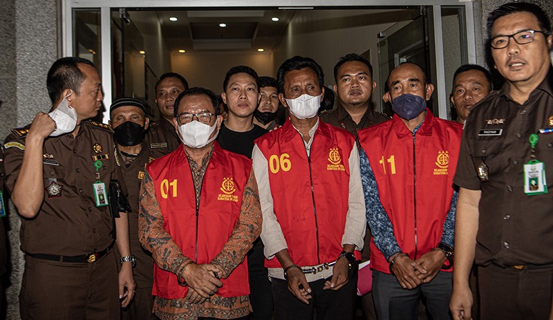 Tampang Mantan Pejabat Tersangka Korupsi Program Sejahterakan Petani Ditangkap - Bagian 1