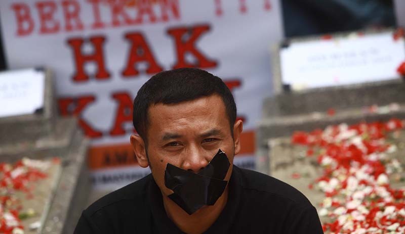 Mogok Makan Protes Dugaan Pelanggaran HAM Mafia Tambang yang Rugikan Warga Sumbawa Barat - Bagian 4