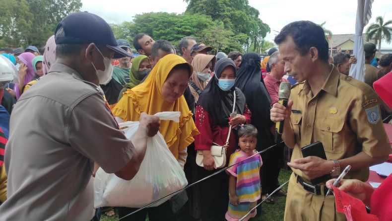 Warga Serbu Operasi Pasar Murah di Bangka Barat, 1.800 Paket Sembako Disiapkan