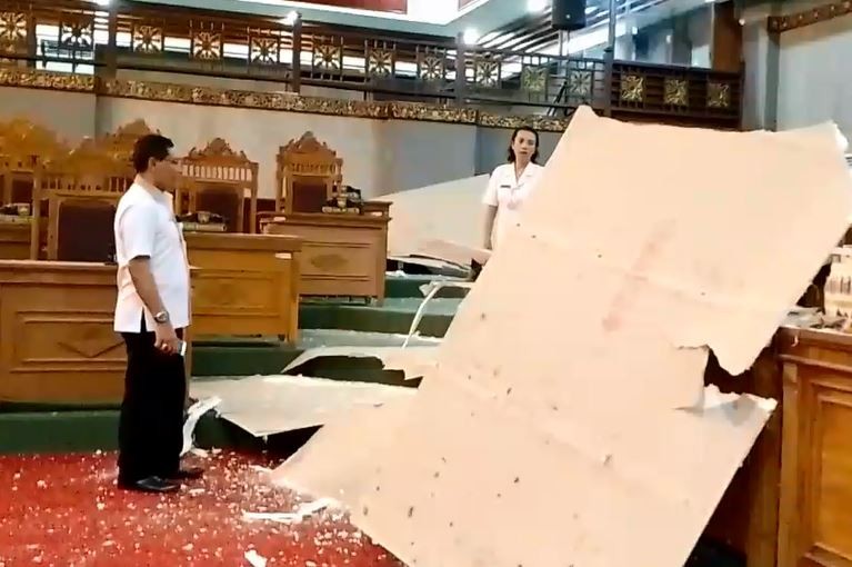Gempa Terkini Bali, Plafon Ruang Sidang Gedung DPRD Karangasem Jebol