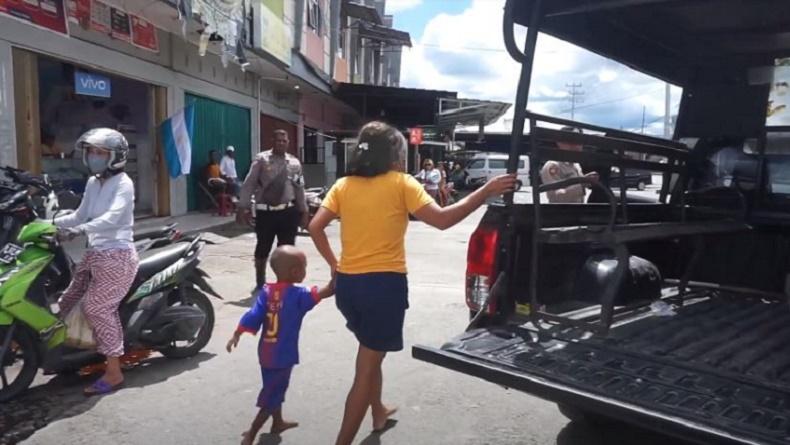 Ibu Muda Terpincang-pincang Datang ke Pos Polisi, Mengaku Dianiaya Suami