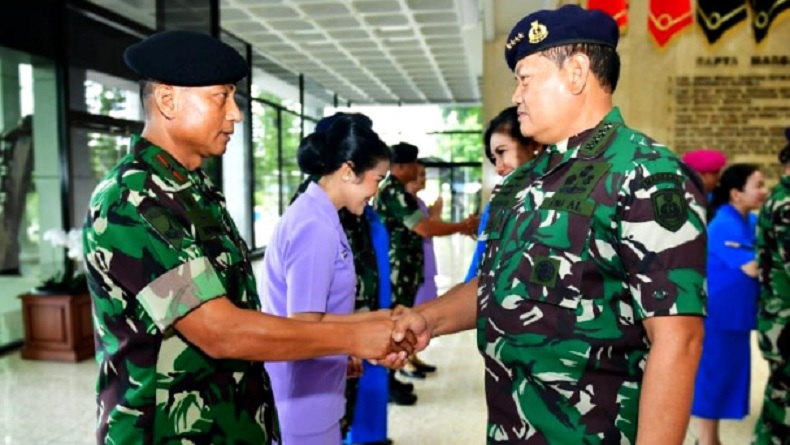 Laksamana Yudo Margono Terima Laporan Kenaikan Pangkat 8 Pati TNI AL, Termasuk Bintang 2