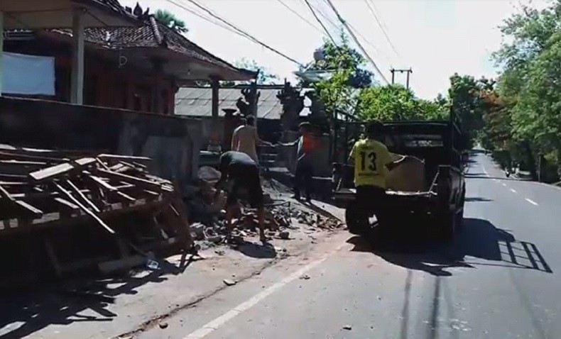 title Belasan Rumah dan Pura di Karangasem Rusak akibat Gempa Beruntun di Bali Belasan Rumah dan Pura di Karangasem Rusak akibat Gempa Beruntun di Bali