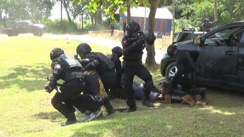 title Pasukan Taipur IX Kostrad Bebaskan Sandera dan Tumpas KKB di Purwakarta Pasukan Taipur IX Kostrad Bebaskan Sandera dan Tumpas KKB di Purwakarta