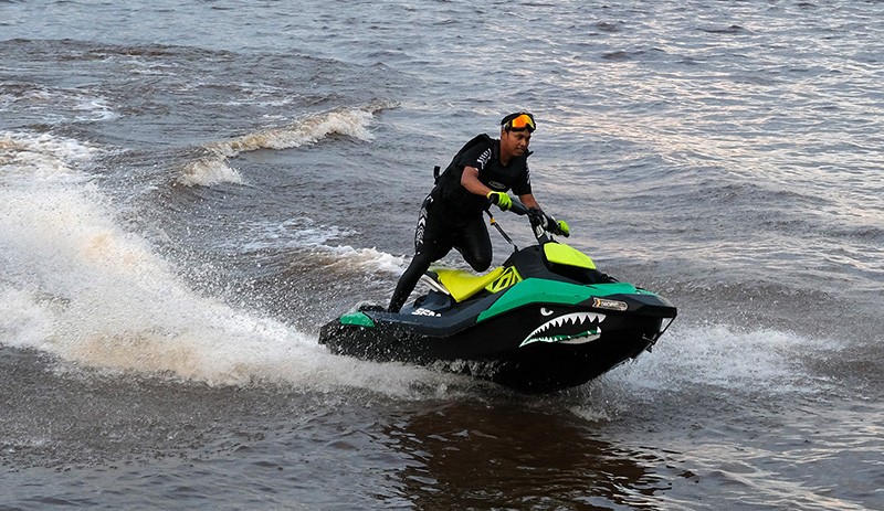 Serunya Bermain Jet Ski di Tengah Sungai Kapuas - Bagian 2