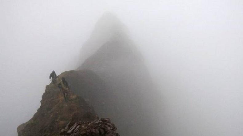 'Shiratal Mustaqim', Jalur Ekstrem Gunung Raung yang Bikin Pendaki Bergidik